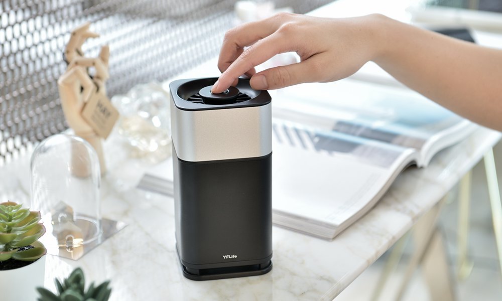 backhand index pointing right